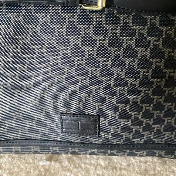 Tommy Hilfiger 9 1/2”x7” black handbag purse - Picture 6 of 10